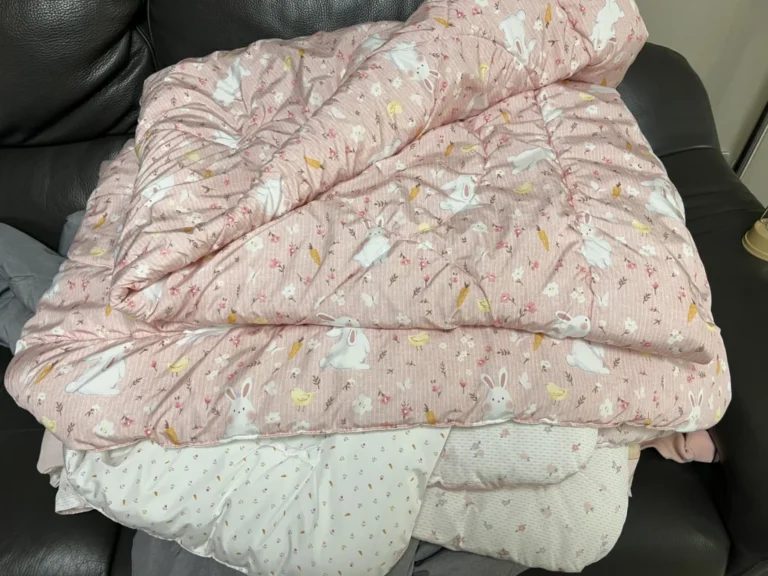 겨울 솜이불 분리수거 방법, 무심코 넣었다가 과태료 폭탄 맞는 품목, 의류수거함 대신 ‘이것’ 확인하세요!